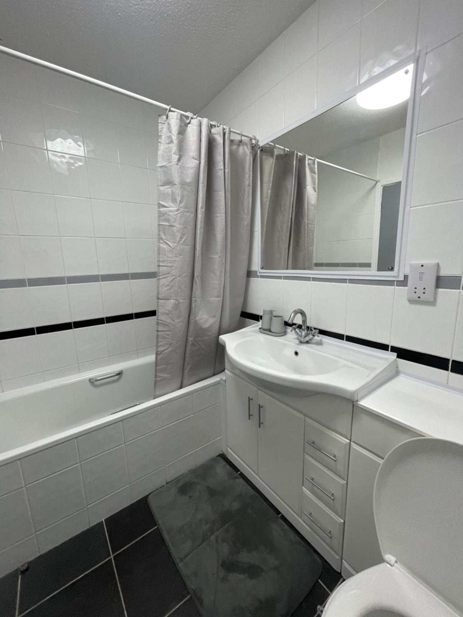 Cardiff Bay Apartment With Parking מראה חיצוני תמונה